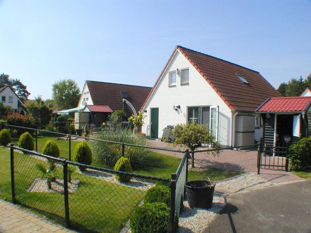 Freistehendes Ferienhaus Am See Naehe Roermond Heel Exteriér fotografie