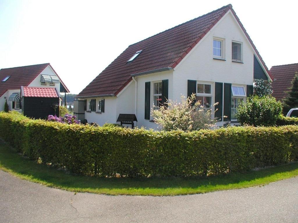 Freistehendes Ferienhaus Am See Naehe Roermond Heel Exteriér fotografie
