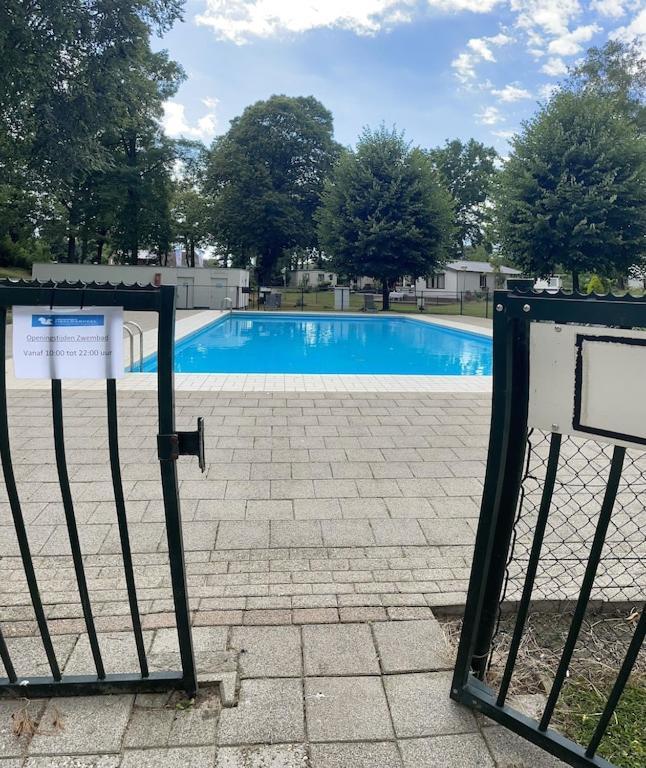 Freistehendes Ferienhaus Am See Naehe Roermond Heel Exteriér fotografie