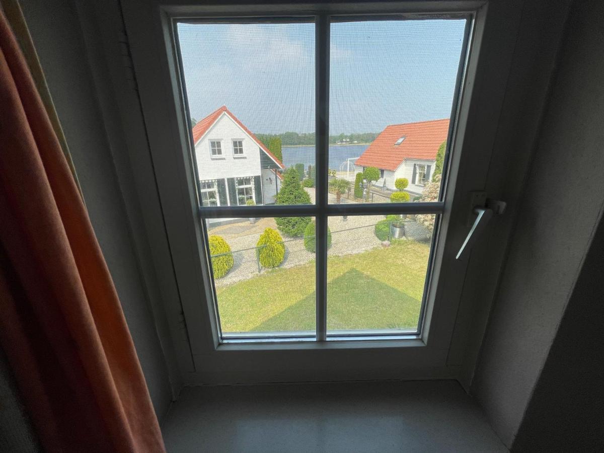 Freistehendes Ferienhaus Am See Naehe Roermond Heel Exteriér fotografie